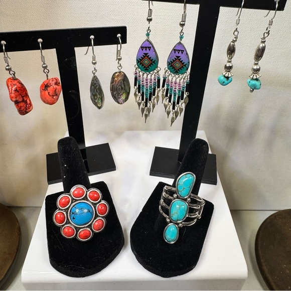 SOUTHWESTERN JEWELRY BUNDLE 26 costume pieces Necklace-Bracelets-Rings-Earrings - Picture 8 of 16